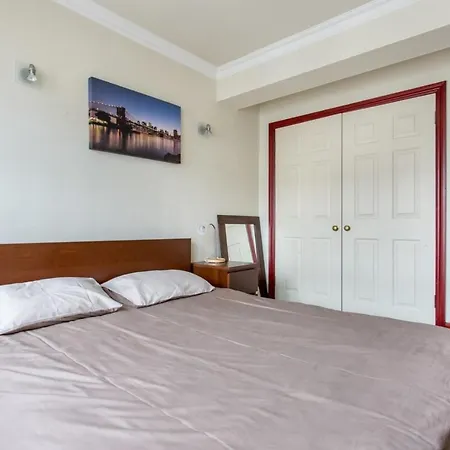 2 Bedroom By Leith's Shore * Edinburgh