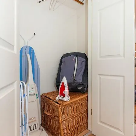 Bright Studio Walk Score 91 Wi-fi Sleeps 2 Διαμέρισμα
