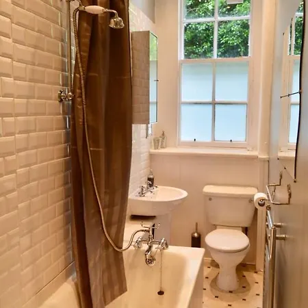 Διαμέρισμα Lovely And Central Two Bedroom Flat *