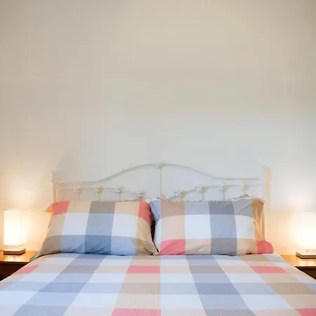 Peaceful 2 Bedroom Sleeps 5 Free Parking Appartamento *