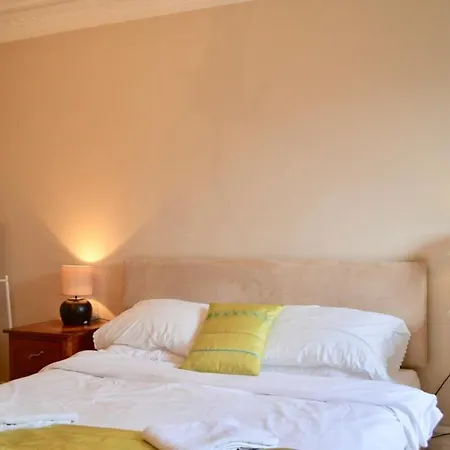 Stunning 3 Bedroom City Centre * Edynburg