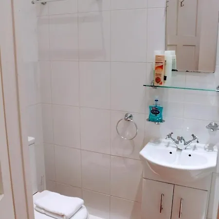 Traditional Oer The Meadows * Edinburgh