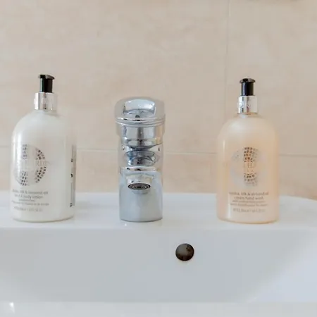 Apartment Stylish Royal Mile With Parking! *