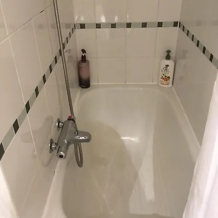 Apartamento With Private Entrance & Patio Edimburgo