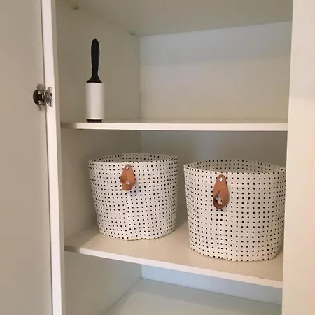 With Private Entrance & Patio Appartement Edinburgh
