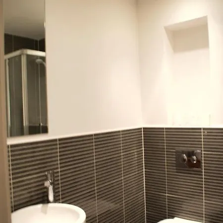 Large And Modern 2 Bed 2 Bath *