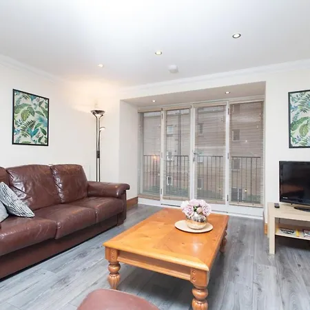 Beautiful 2 Bedroom Flat In Converted Distillery * Edinburgh