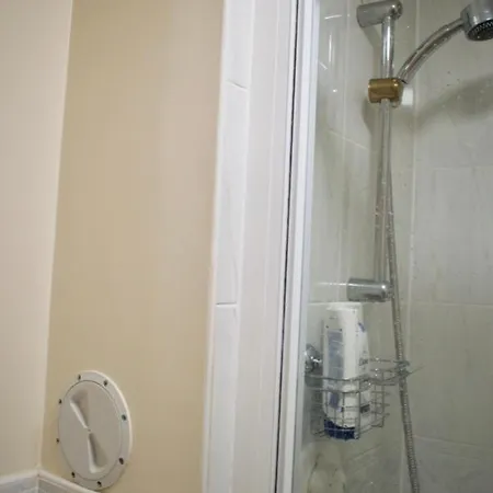 Bright Close To City Centre!