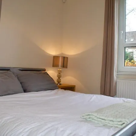 Bright Close To City Centre!