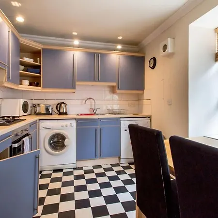 2 Bedroom By Leith's Shore