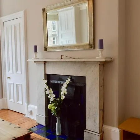 Lovely And Central Two Bedroom Flat Εδιμβούργο