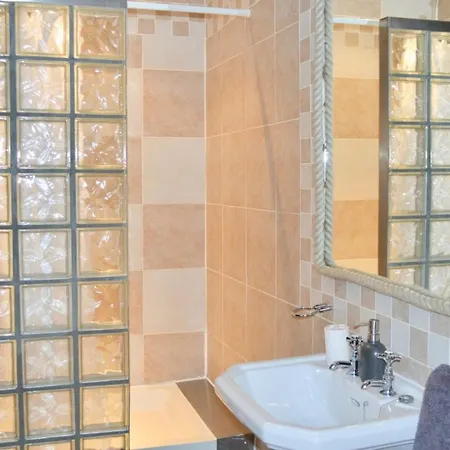 Stunning 3 Bedroom City Centre Apartament *