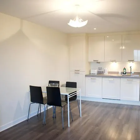 Large And Modern 2 Bed 2 Bath Edynburg