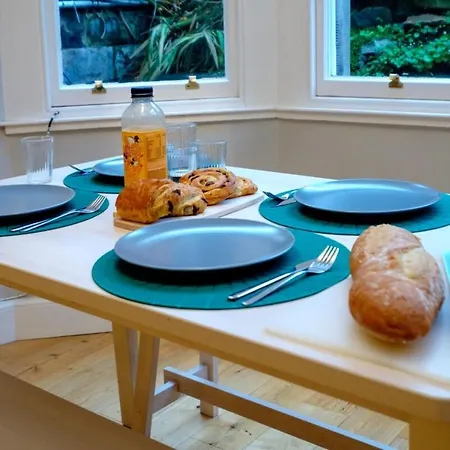 Contemporary Georgian Flat With Private Garden Edinburgh