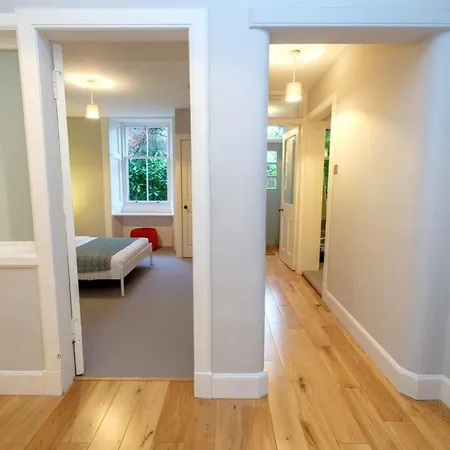 Contemporary Georgian Flat With Private Garden Apartment
