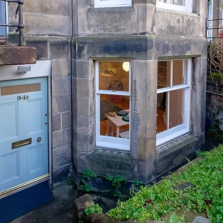 Contemporary Georgian Flat With Private Garden * Edinburgh