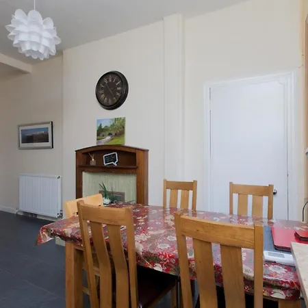 Elegant Traditional Centre Flat * Edinburgh