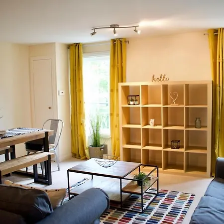 Apartment Spacious 3 Bed In Central Location