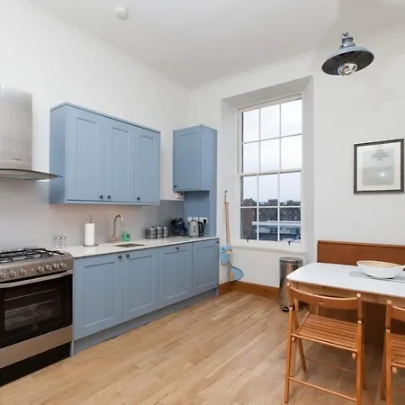 Traditional Luxury Sleeps 10 Guests Appartement *