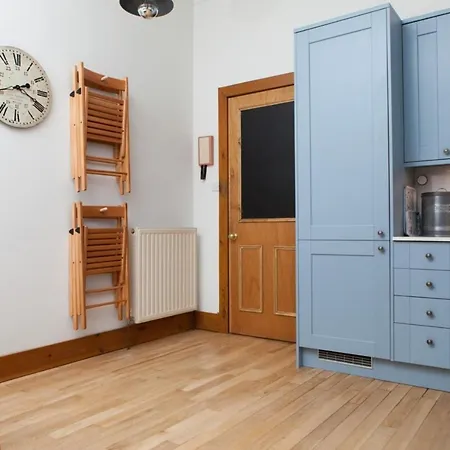 Traditional Luxury Sleeps 10 Guests