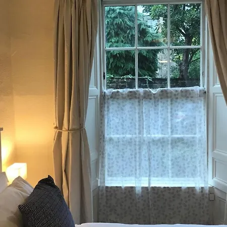 Appartement With Private Entrance & Patio *