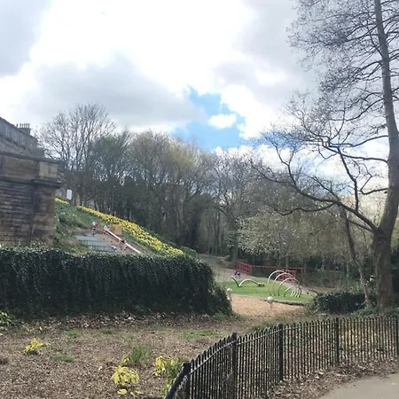 Appartement With Private Entrance & Patio Edinburgh