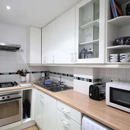 With Private Entrance & Patio Appartement *