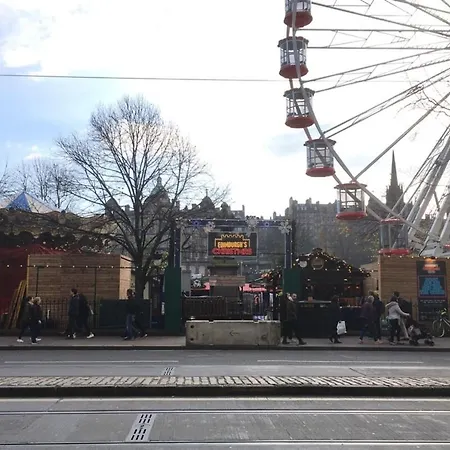 Appartement With Private Entrance & Patio *