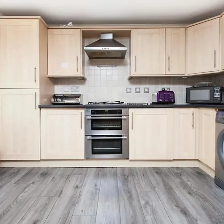 Beautiful 2 Bedroom Flat In Converted Distillery *