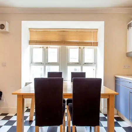2 Bedroom By Leith's Shore