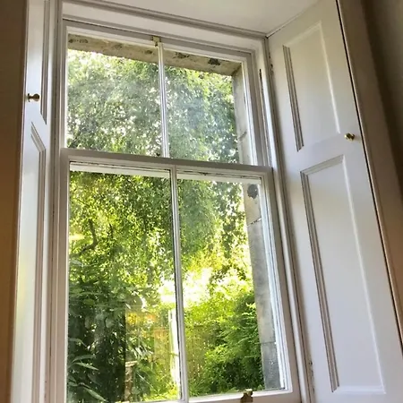 Contemporary Georgian Flat With Private Garden Apartment