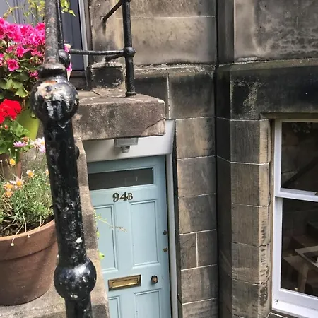 Contemporary Georgian Flat With Private Garden * Edinburgh