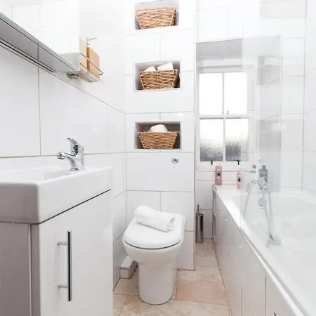 Traditional Luxury Sleeps 10 Guests *