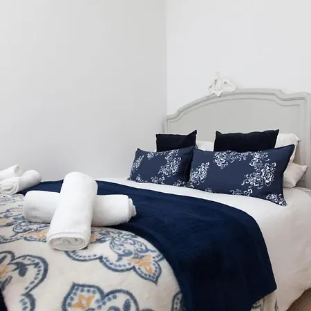 Traditional Luxury Sleeps 10 Guests *