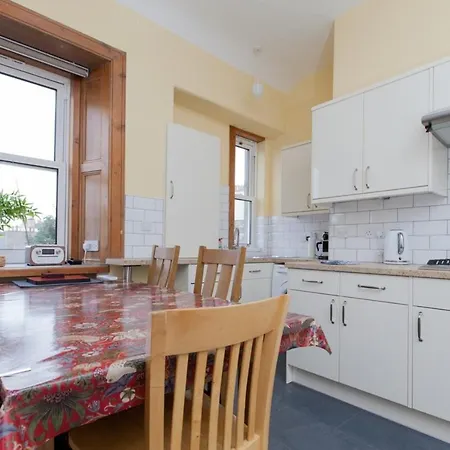 Elegant Traditional Centre Flat Apartment Edinburgh