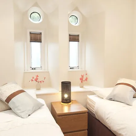 Church * إدنبرة