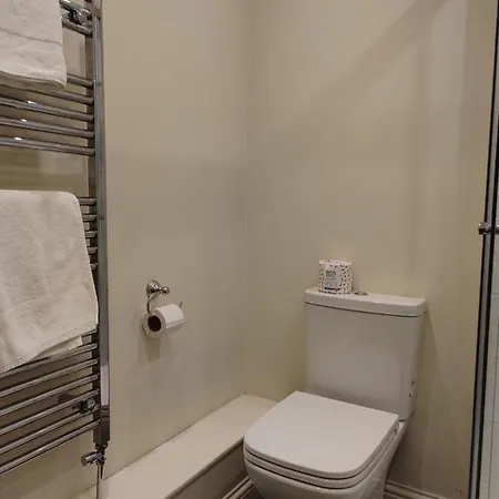 Amazing - Thistle Street Near Princes St *