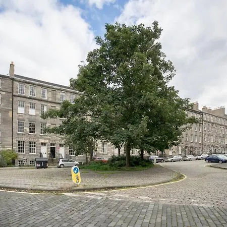 5-bedroom Flat *
