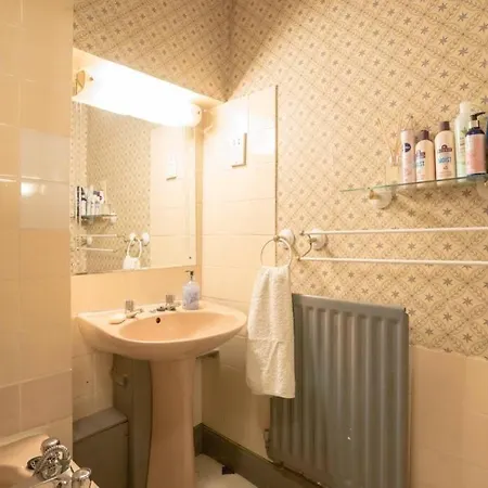5-bedroom Flat * Edinburgh