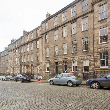 5-bedroom Flat * Edinburgh