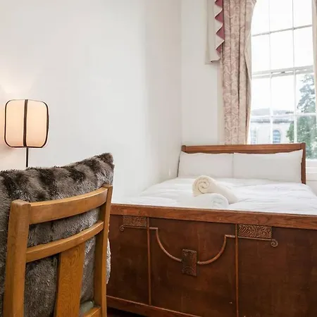 5-bedroom Flat * Edinburgh