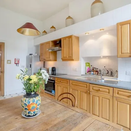 5-bedroom Flat Apartment Edinburgh