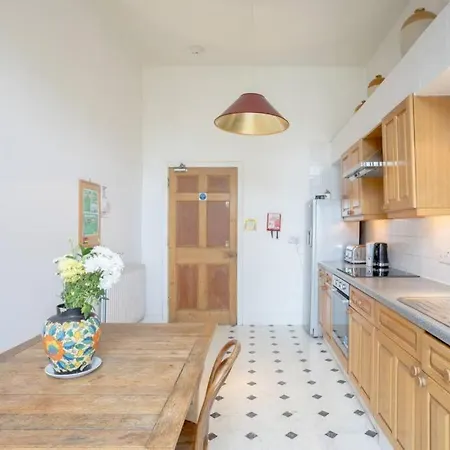 5-bedroom Flat Edinburgh