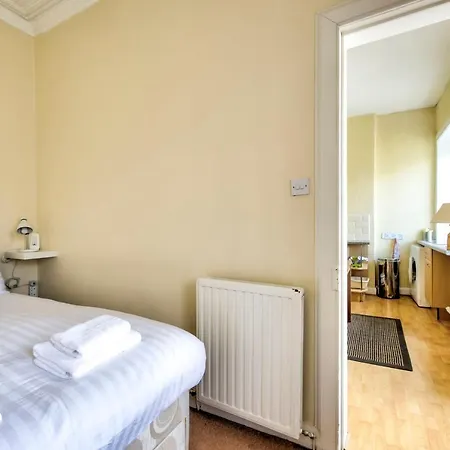 Guestready - Castle View On Quiet Street