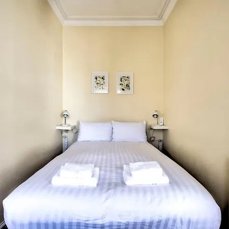 Guestready - Castle View On Quiet Street