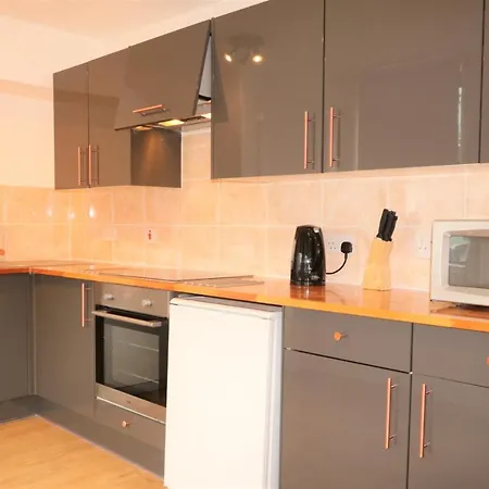 3 Bedroom Centre In Lauriston Place Lägenhet *
