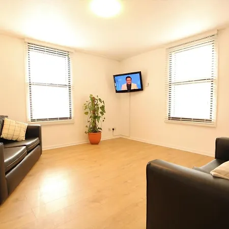 3 Bedroom Centre In Lauriston Place Lägenhet *