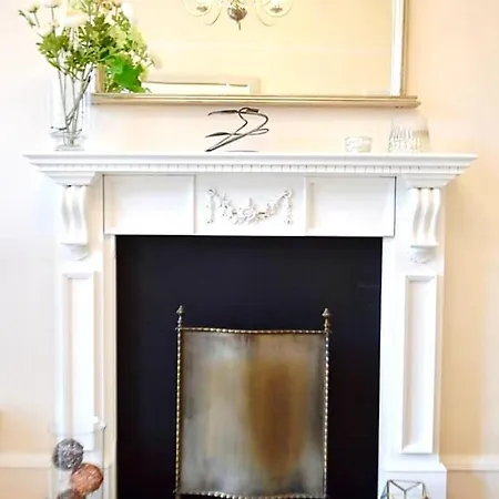 Apartment Sunny First Floor Stockbridge Flat *