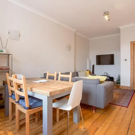 Spacious Traditional 3 Bedroom Flat In New Town * Edimburgo