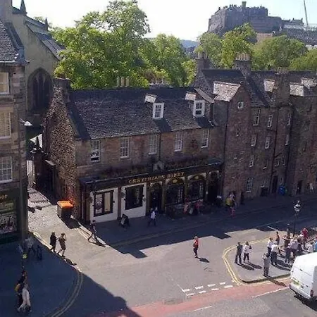 Beautiful Flat In The Heart Of Edinburgh!